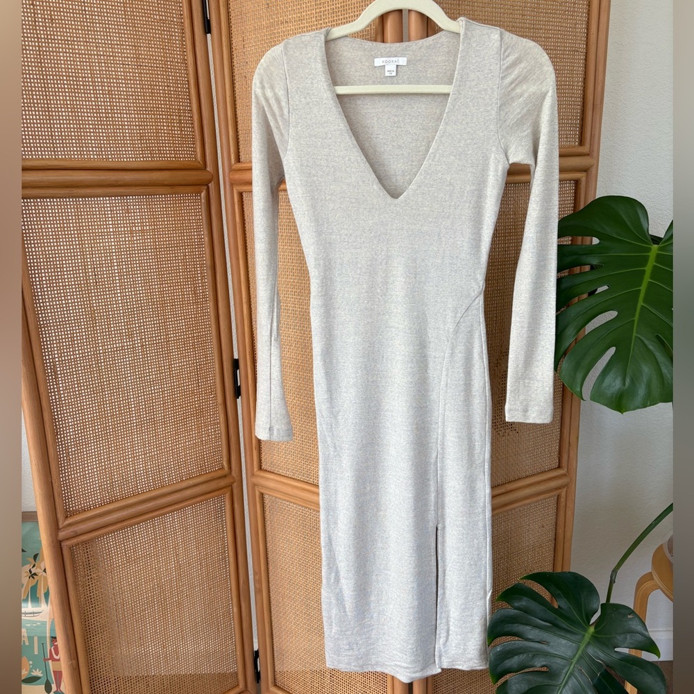 Kookai Merino Wool V-neck Bodycon Dress With Slit in Marble Grey
Size: AU1 /US2